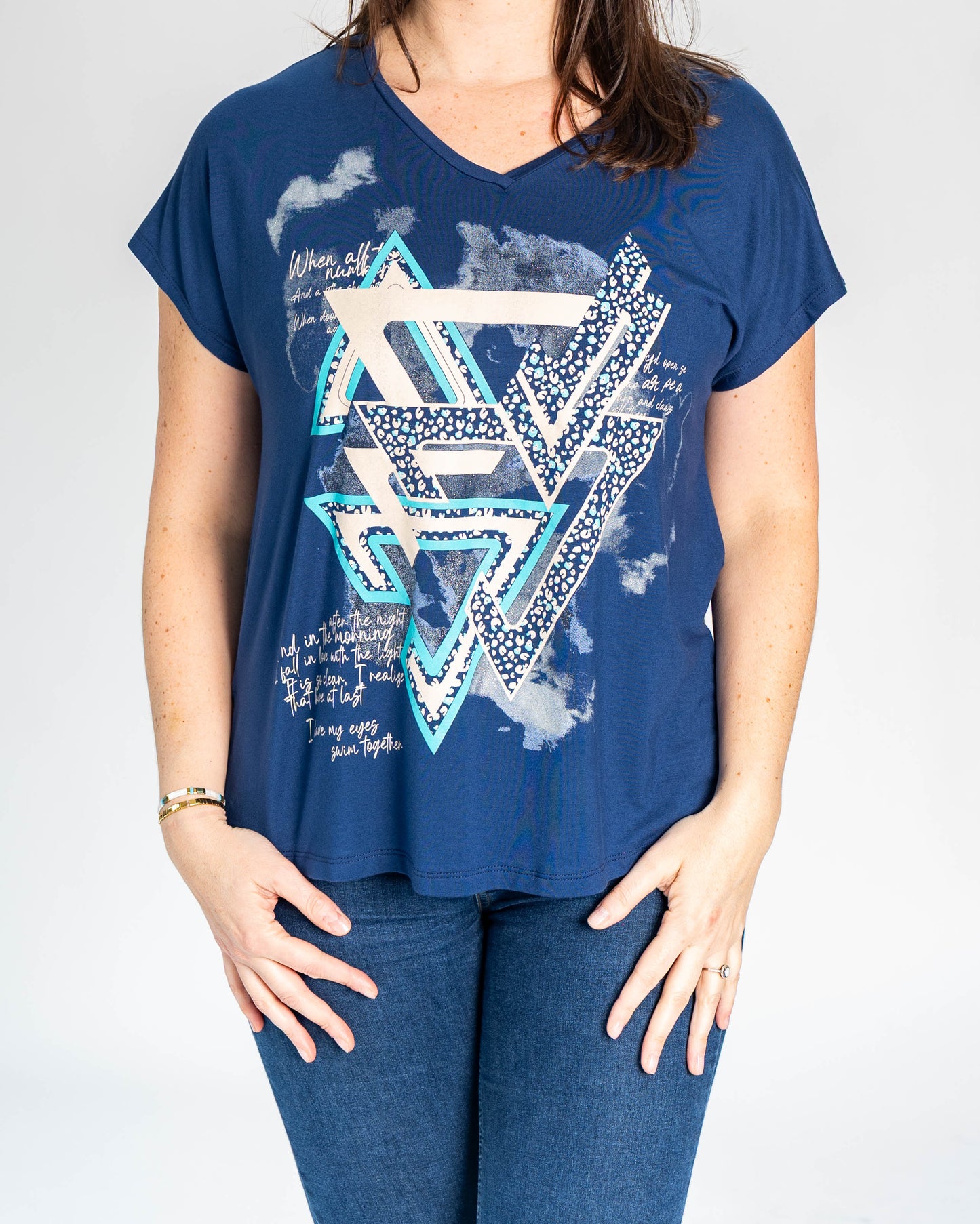 POLERA TRIANGULOS AZUL