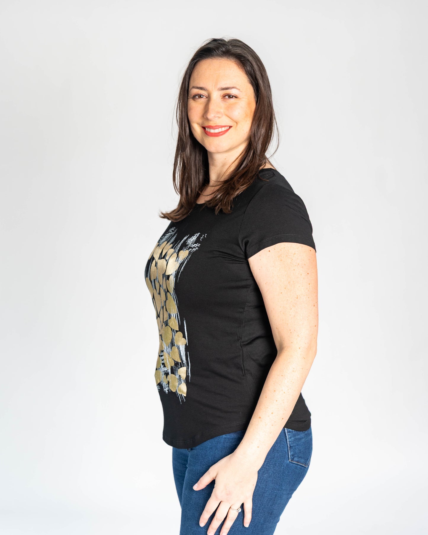 POLERA CORAZONES DORADOS NEGRO