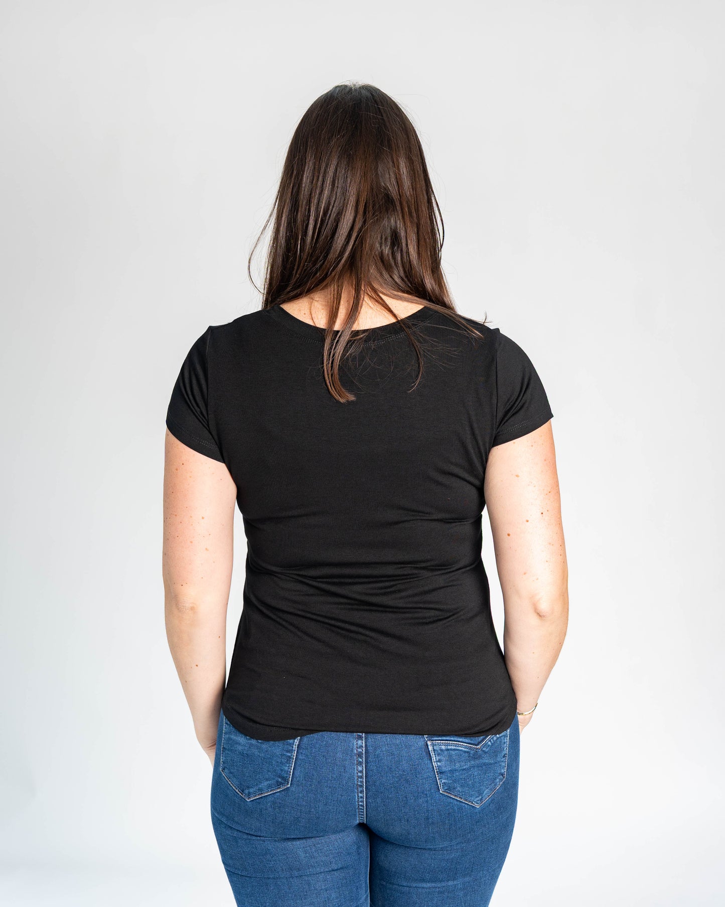 POLERA CORAZONES DORADOS NEGRO