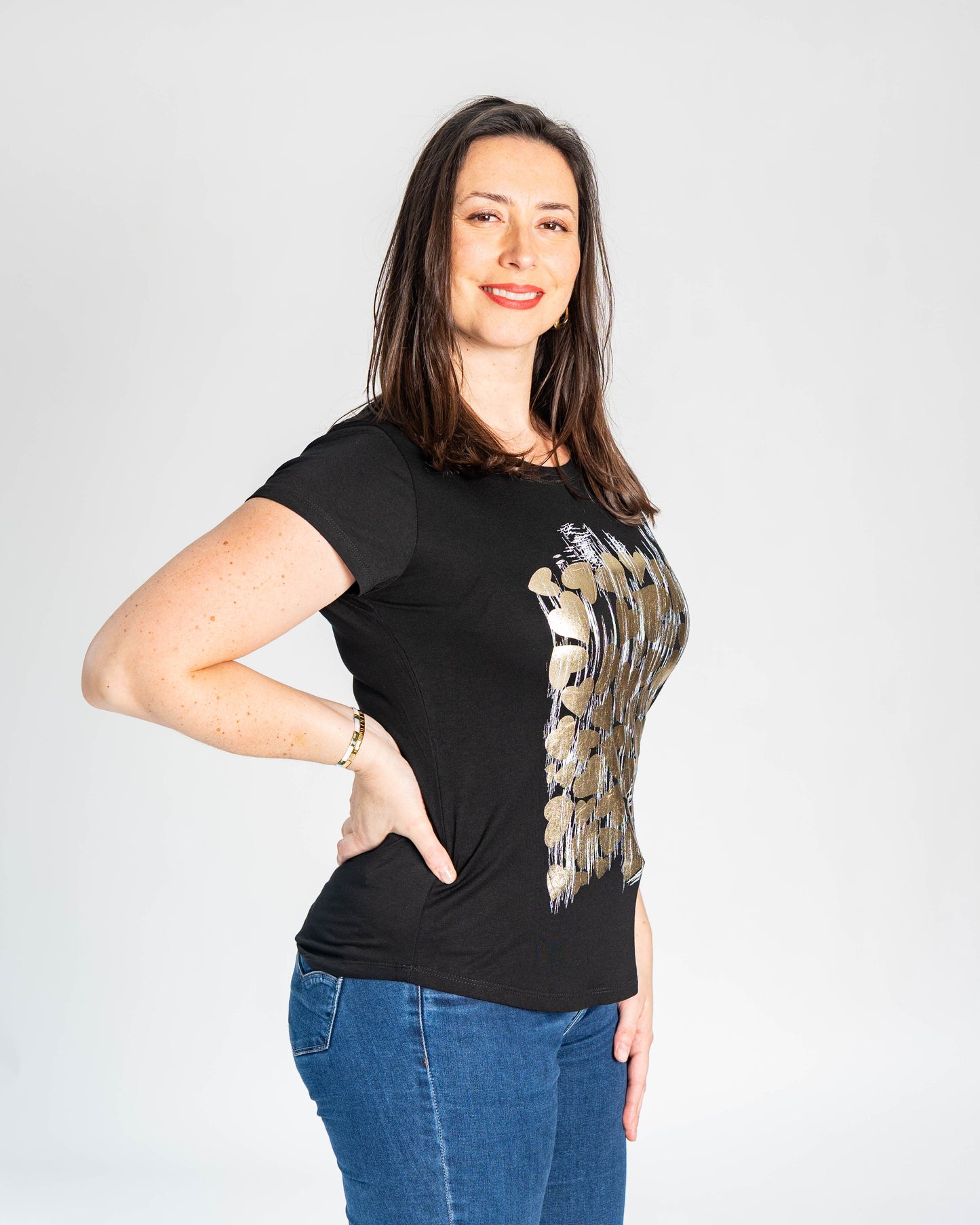 POLERA CORAZONES DORADOS NEGRO
