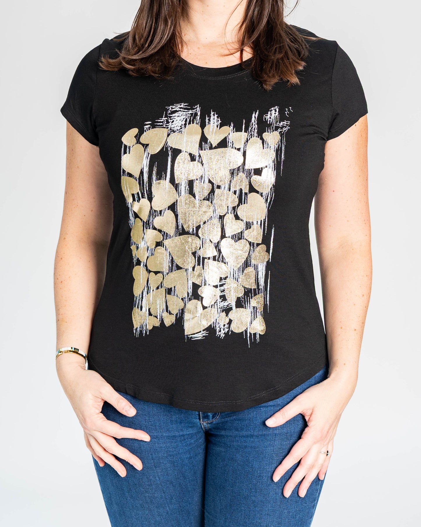 POLERA CORAZONES DORADOS NEGRO