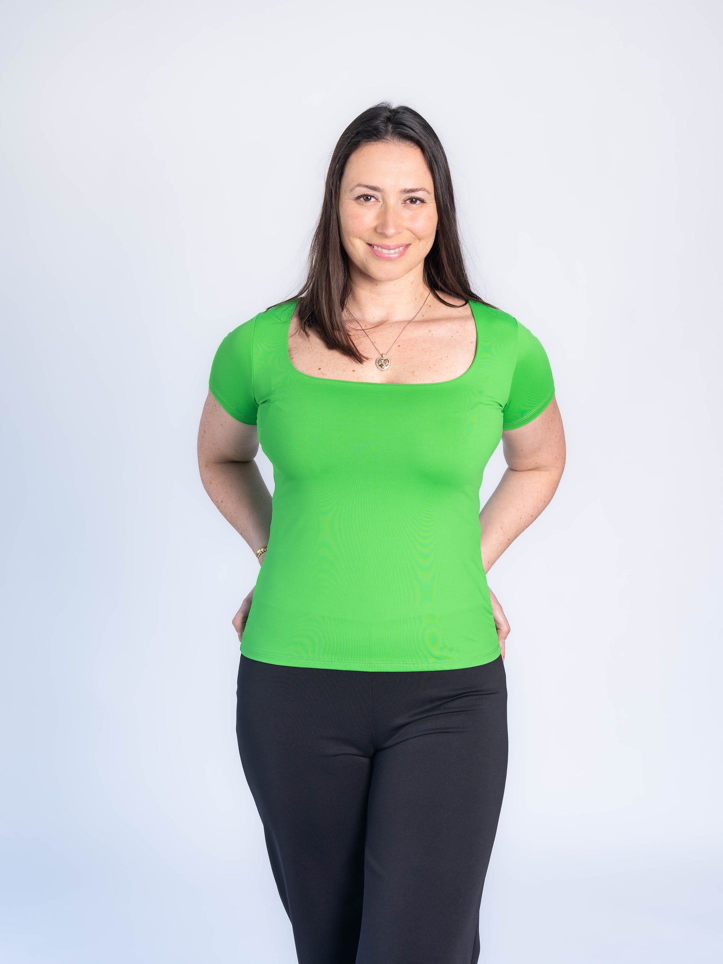 POLERA BASICA MANGA CORTA KARLA VERDE