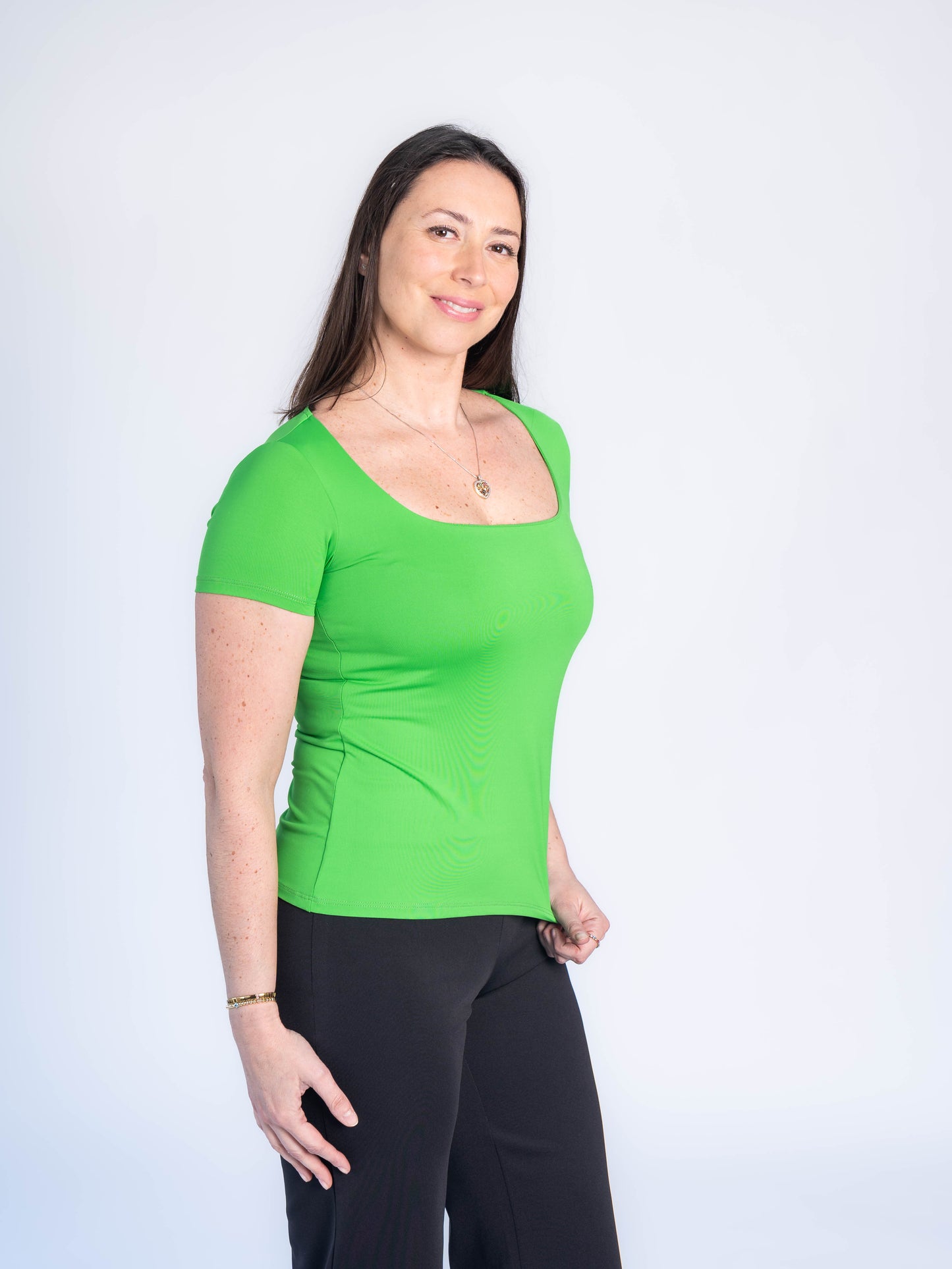 POLERA BASICA MANGA CORTA KARLA VERDE