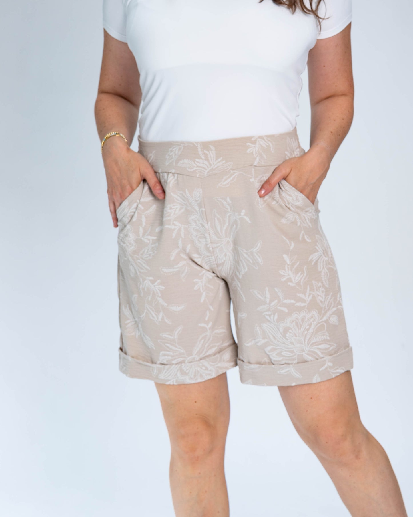 Short Flores Bordadas Beige
