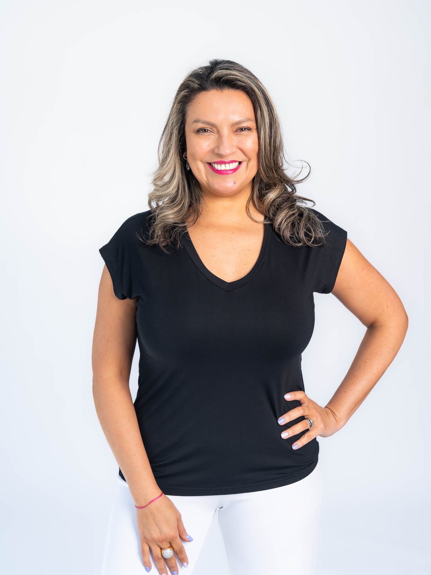 POLERA ALGODON CUELLO V NEGRA