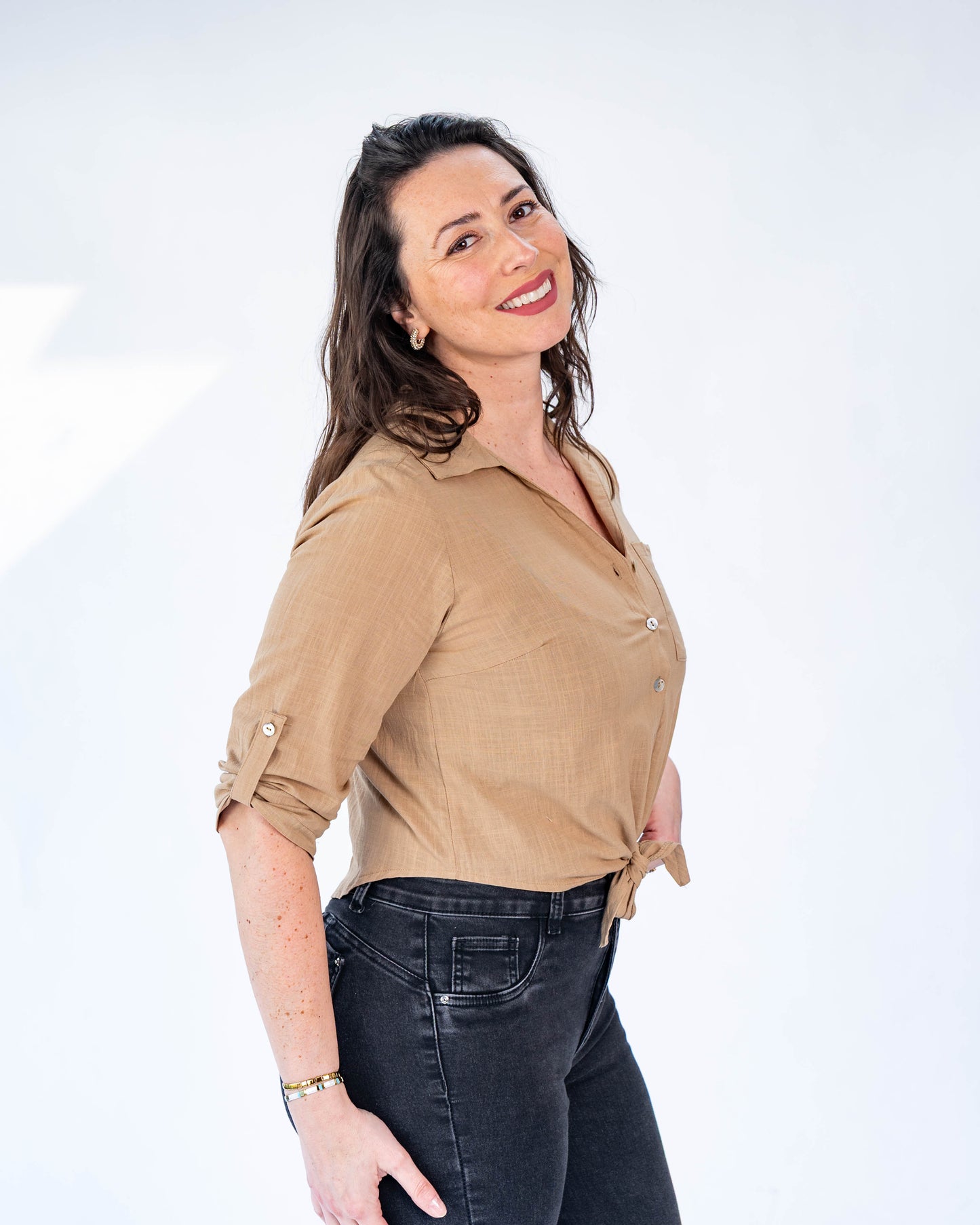 Blusa Elena Lino con Amarre Café