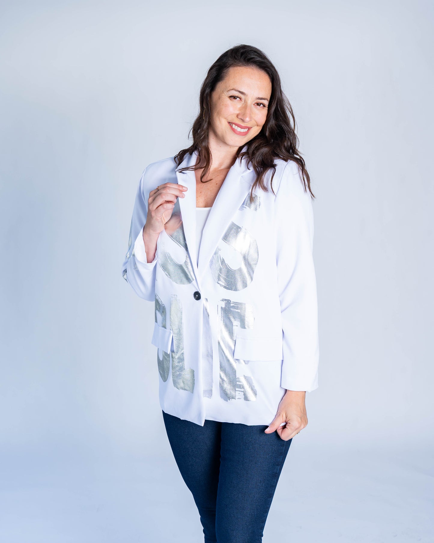 BLAZER LETRAS PLATEADAS BLANCO