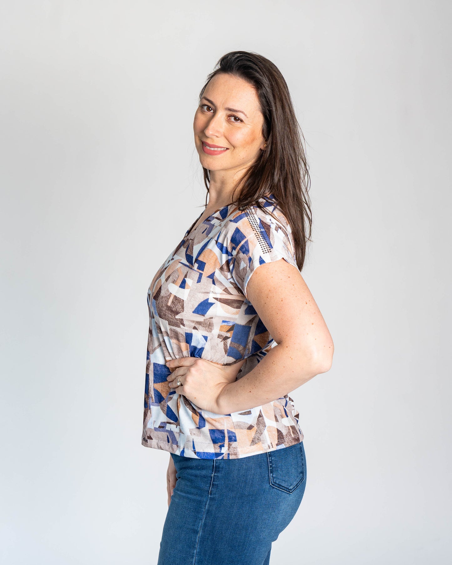 Polera Victoria Hojas Tachas Hombros Azul