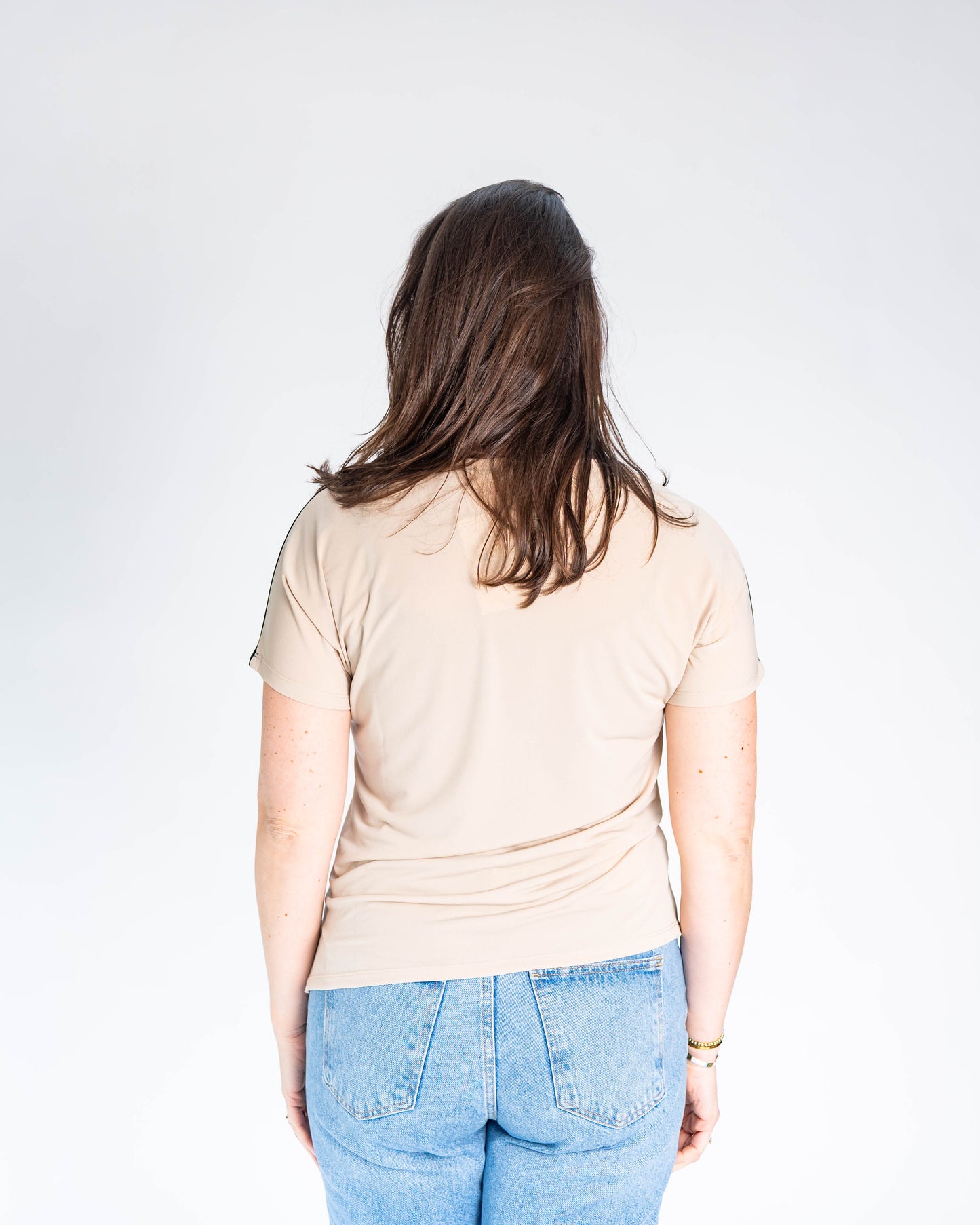 Polera Lucia Líneas Doradas Beige
