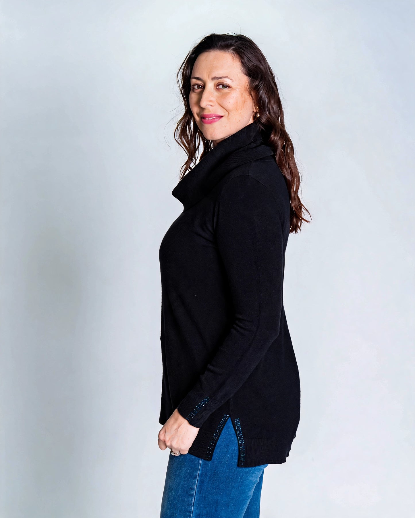 Sweater Cuello Alto Brillitos Negro