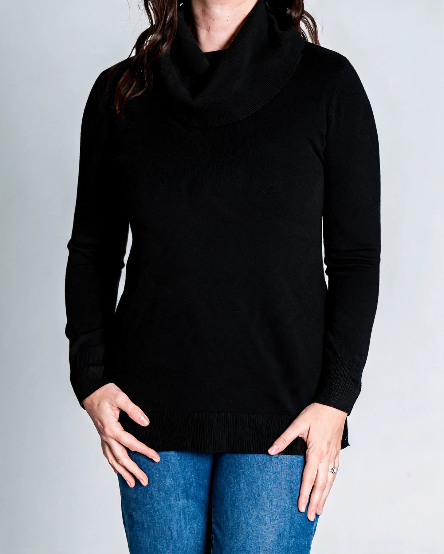 Sweater Cuello Alto Brillitos Negro