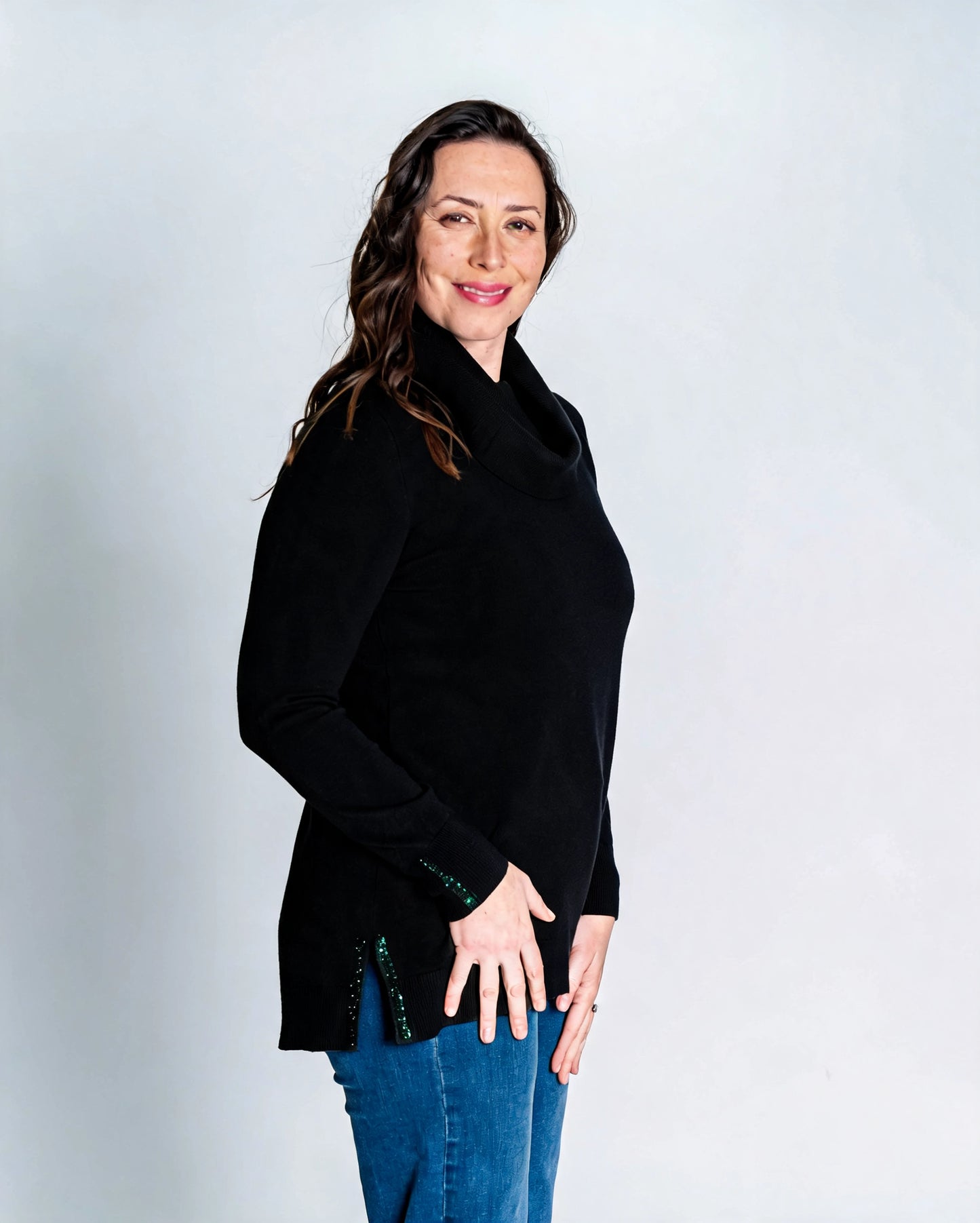Sweater Cuello Alto Brillitos Negro